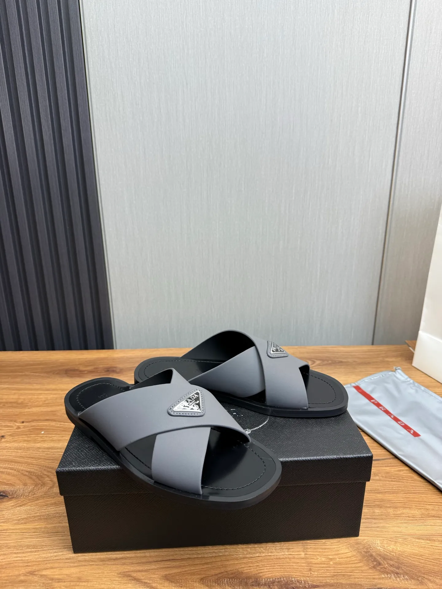Factory price 340💰 ＰＲＡＤＡPrada - popular men's slippers hot sale 🔥 🩴Official website one to one production 38-45 sizes 45 46 🉑️Customized!